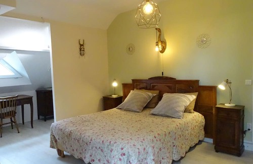 Ligny-le-Ribault Bed & Breakfast | Cozy Guestroom in Ligny-le-Ribault with Spa & Kitchen