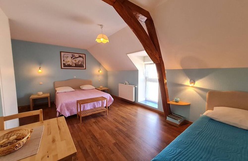 Cravant Bed & Breakfast | Cozy Guestroom Cravant: Ideal Studio Flat for Two