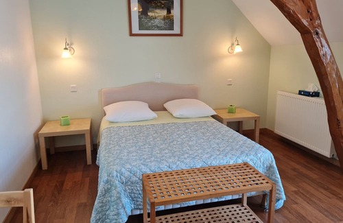 Cravant Bed & Breakfast | Cozy Guestroom Cravant: Perfect for Families with Kitchen