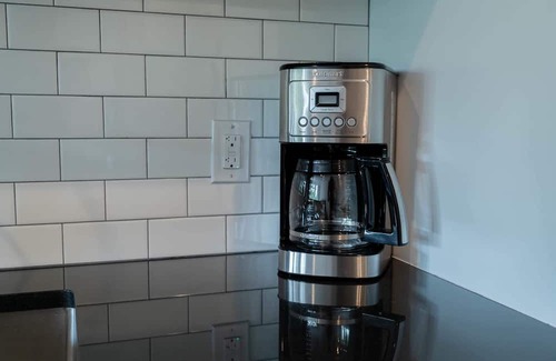 Bellaire Apartment | Stylish Studio Getaway in Bellaire with Family-Friendly Amenities