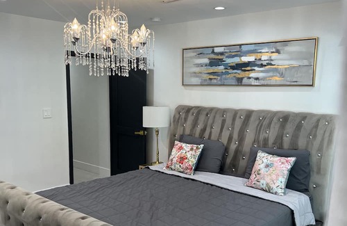 Canoga Park House | Modern Gated Retreat with Guesthouse and Ocean Views