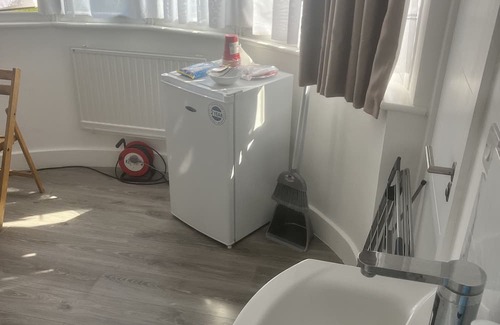 South Harrow Apartment | New Studio Flat Near Central London, Pet and Child Friendly