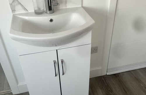 South Harrow Apartment | New Studio Flat Near Central London, Pet and Child Friendly