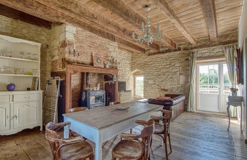 Degagnac House | Inviting Holiday Home with Heated Pool & Family Amenities