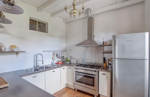 Degagnac House | Inviting Holiday Home with Heated Pool & Family Amenities