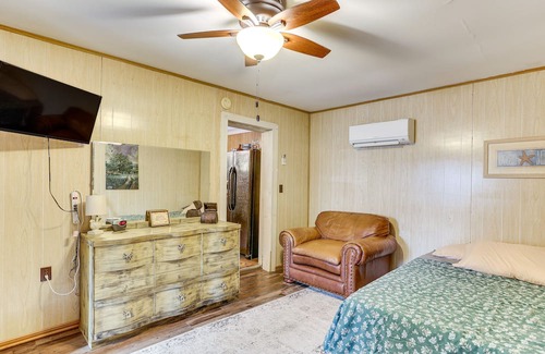 Parsons Cottage | Cozy Brodies Landing Cottage - Steps from Lick Creek!