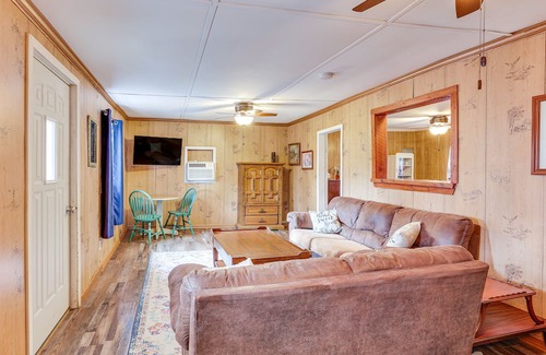 Parsons Cottage | Cozy Brodies Landing Cottage - Steps from Lick Creek!