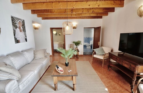 Lomo Quiebre Apartment | Stylish Apartment with Private Balcony and Ocean View