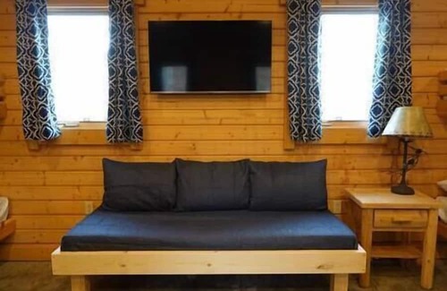 Sunset House | Inviting Mountain Pine Cabin Near Keowee-Toxaway