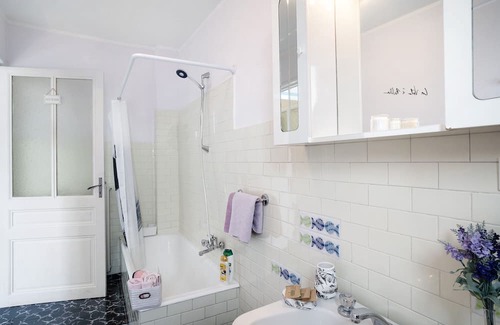 Villa Viani Apartment | Scenic Apartment 'Divino' with Private Terrace & Wi-Fi