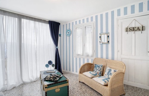 Villa Viani Apartment | Scenic Apartment 'Divino' with Private Terrace & Wi-Fi