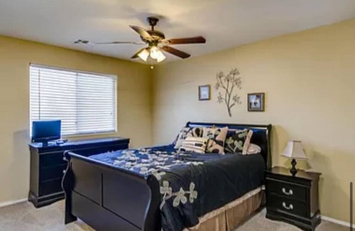 Surprise Farms House | Spacious Spring Training Home with 6 bedrooms, game room, pool and putting green