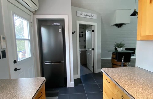 Okanagan-Similkameen Apartment | Falconridge Villa Guest Suite: Embrace Peace by the Ocean