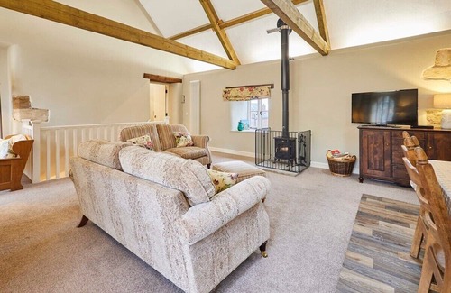 Peterlee House | Inviting Stay at The Hayloft: Pet-Friendly Retreat