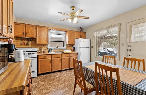 Marmora House | Budget-Friendly Lakeside Retreat with Family Amenities