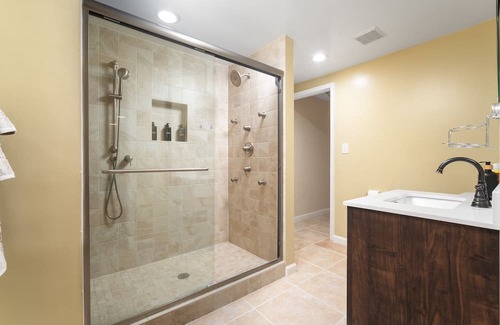 Newington Apartment | Inviting 1BD Springfield VA Basement Suite with Kitchenette