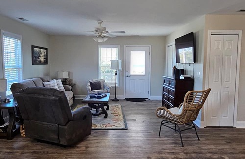 Stacy House | Unforgettable Core Sound Sunset with Ocean Views & Breakfast