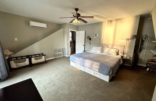 Leicester House | Cozy Lake House