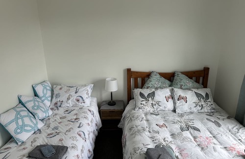 Timaru House | Renovated Duck Back Cottage Near Bay & Town - Pet Friendly