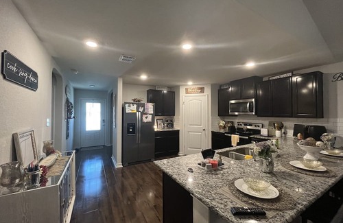 Medina Valley House | Perfect Staycation: Your Home Near LAB and Sea World