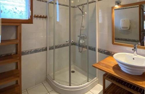 Connac House | Pet-Friendly Getaway at Gîte le Garric - Connac