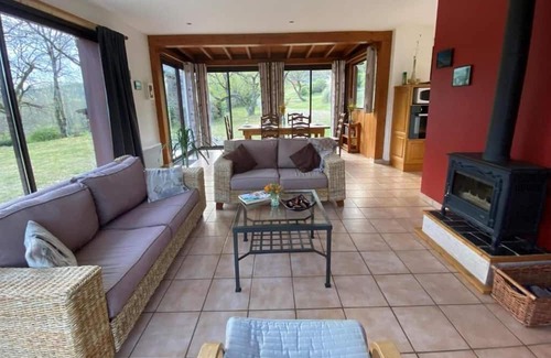 Connac House | Pet-Friendly Getaway at Gîte le Garric - Connac