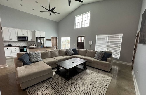 Cullman House | Beautiful barn- perfect for a country getaway!