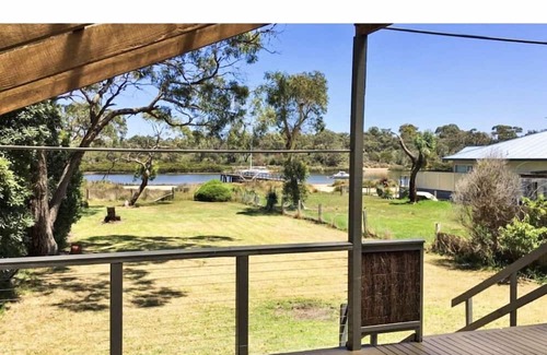 Cannons Creek House | Waterfront Retreat with Direct Water Access for Families