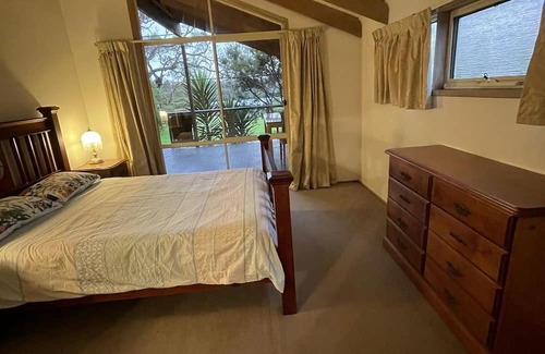 Cannons Creek House | Waterfront Retreat with Direct Water Access for Families