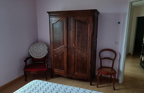Saint-Laurent-sur-Mer House | Discover Villa Victorine Omaha Beach with Family-Friendly Dining