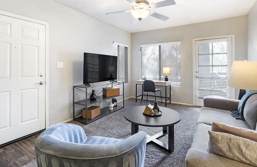 The Islands Apartment | Modern Apartment in Prime Location: Family-Friendly Stay