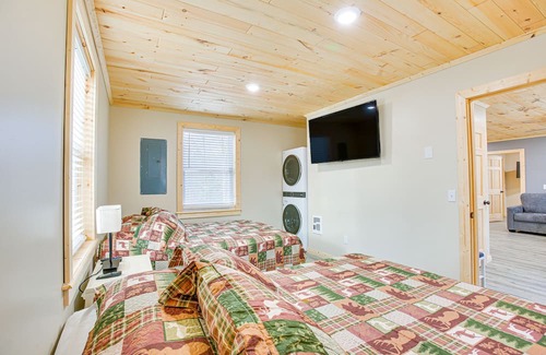 Cadillac Cabin | Guest Rated 10/10: Michigan Retreat with Fire Pit & Grill