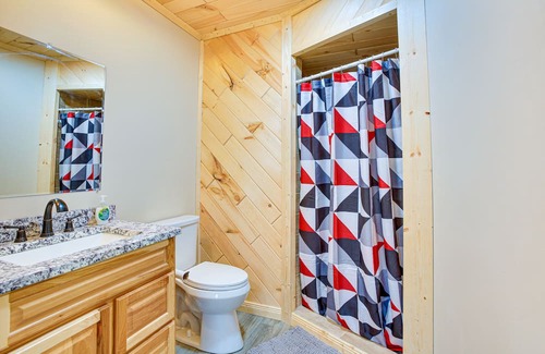 Cadillac Cabin | Guest Rated 10/10: Michigan Retreat with Fire Pit & Grill