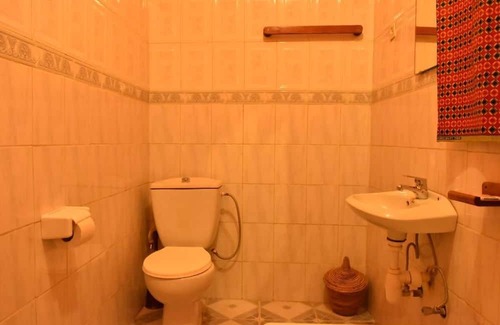 Ruhengeri Bed & Breakfast | Amahoro Guesthouse - Queen Room With Private Bathroom