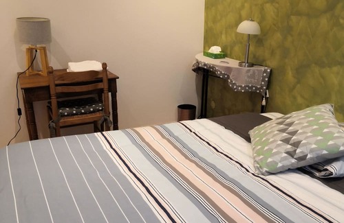 Lozanne Bed & Breakfast | Ideal Stay for Students with Spa and Breakfast Included