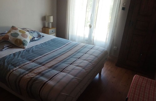 Lozanne Bed & Breakfast | Ideal Stay for Students with Spa and Breakfast Included