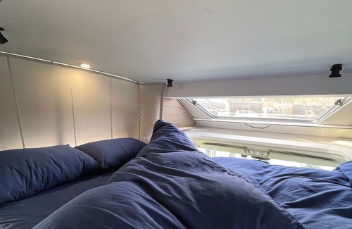 Kutchan House | Would you like to stay at NISEKO LUXURY MOTORHOME, You can see Mt.Yotei in front