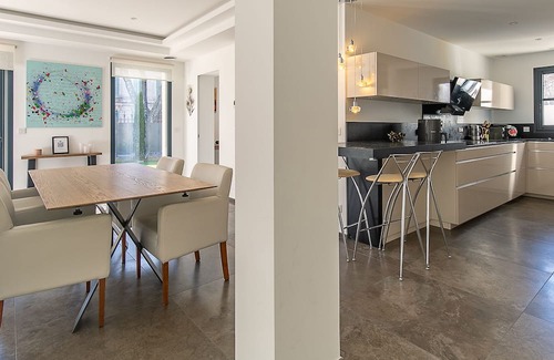 Salon-de-Provence Villa | Discover Villa 'Maison Au Cœur De La Ville' with Private Pool