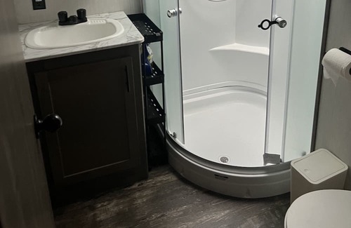 Troutdale House | Gateway to the Gorge; and Mt. Hood. Edgefield McMenamins, and Waterfalls Hikes.