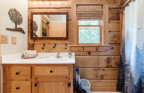 Greenville - Spartanburg Cabin | Cozy Neely Cabin Near DT Greenville with Family-Friendly Amenities