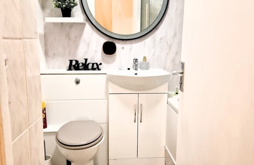 Sutton Central Apartment | Inviting Brunswick Rooms for Families in Sutton