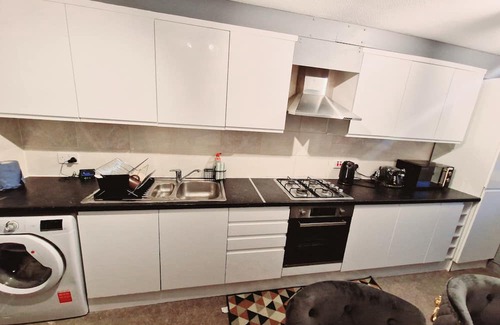 Sutton Central Apartment | Inviting Brunswick Rooms for Families in Sutton