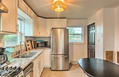 South Westminster House | Stylish Retreat - Close to Mtns!