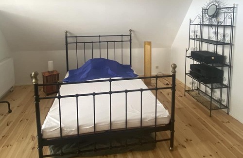 Oberndorf House | Cozy Reetdachkate am Deich with Pet-Friendly Amenities