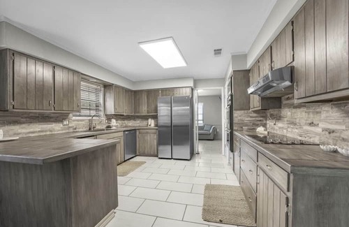 Broadmoor House | Modern Cozy Home with Private Yard, Minutes from Interstate