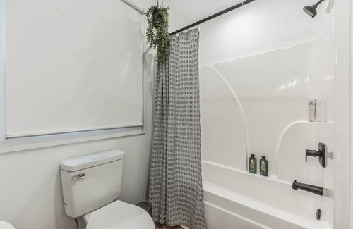 Princess Place House | Stylish 3 BR House: 1 King Suite. No Cleaning Fee!