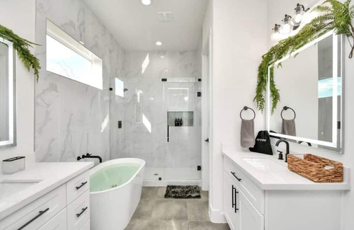 OST - South Union House | Artsy Haus: Innercity Retreat with Pet-Friendly Amenities