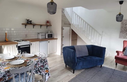 Milltownpass Cottage | Tranquil Willow Cottage: Your Ideal Countryside Escape