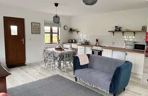 Milltownpass Cottage | Tranquil Willow Cottage: Your Ideal Countryside Escape