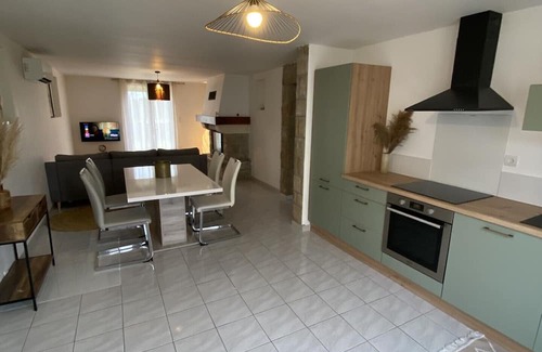 Saix Apartment | Guest Rated 10/10: Cozy 2-Bedroom Apartment with Garden